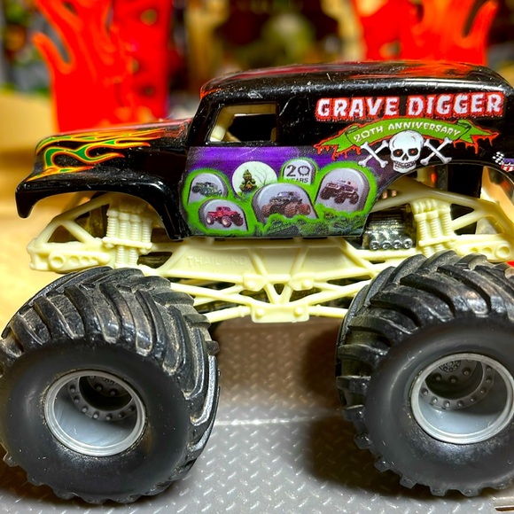 Mini Grave Digger - Picture 2 of 3
